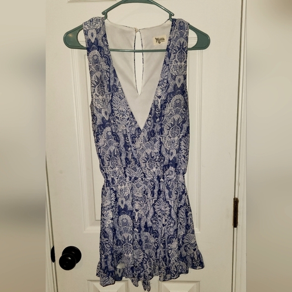 Show Me Your Mumu XS White & Blue Low Cut Sleeveless Romper - Picture 1 of 9